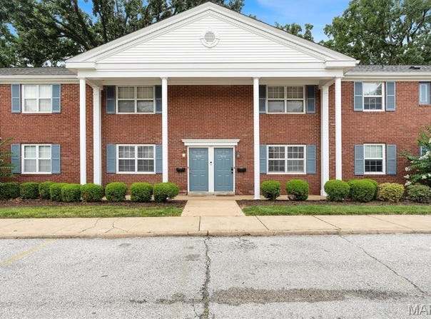 8912 N Swan Circle, Brentwood, MO 63144