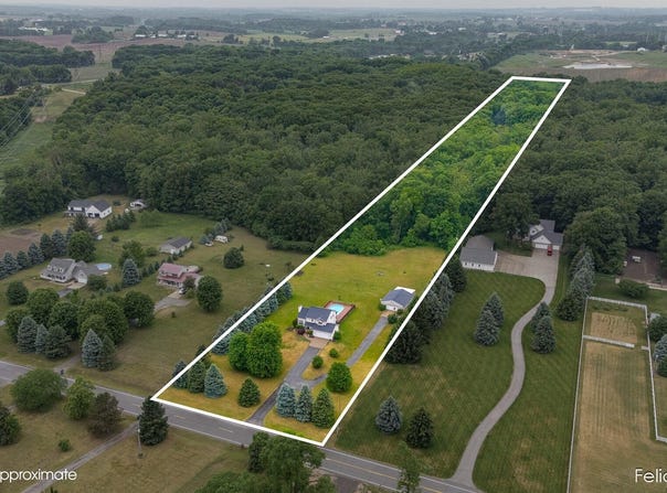 3123 140th Avenue, Dorr, MI 49323