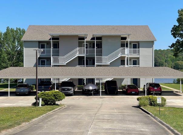 88 Deer Lake Ln, Murray, KY 42071