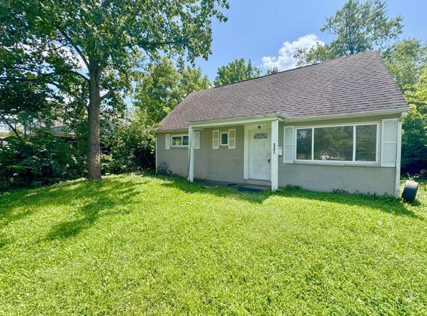 3351 Eakin Road, Columbus, OH 43204
