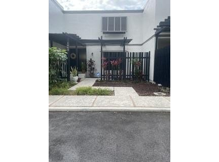 1660 W Golfview Drive, Pembroke Pines, FL 33026