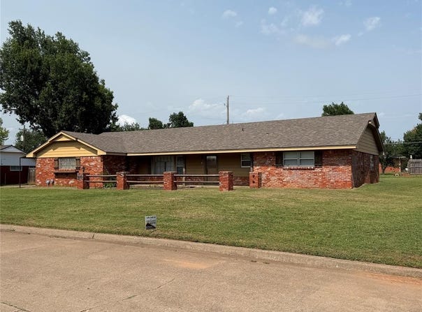 203 Elmhurst Drive, Chickasha, OK 73018