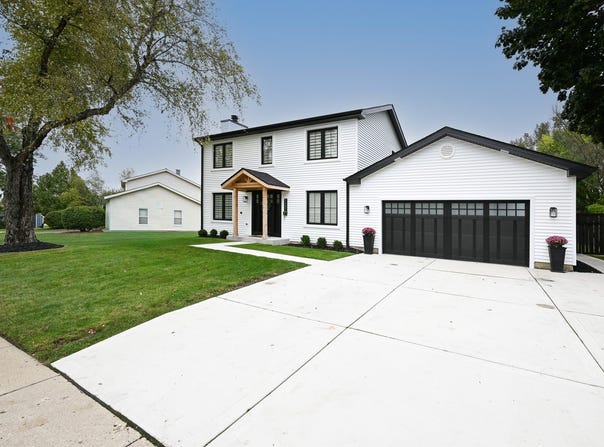 1321 S Parkview Terrace, Algonquin, IL 60102