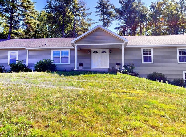 13 Bowdoin Drive, Lewiston, ME 04240