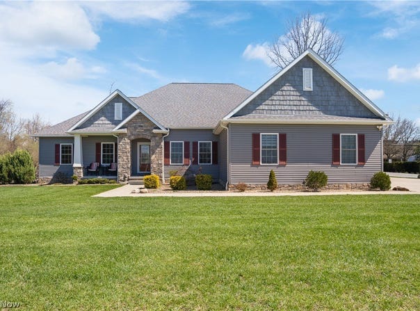 535 E Caston Road, Green, OH 44685