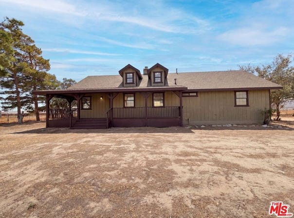 2359 100th St, Rosamond, CA 93560
