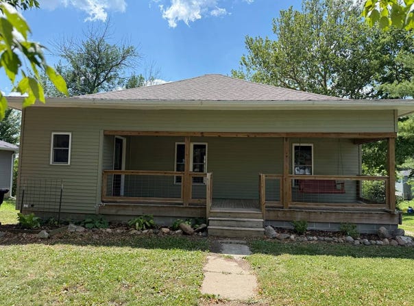 305 S Taylor St, Mount Ayr, IA 50854