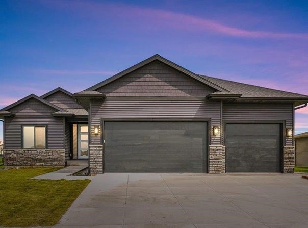 804 Windam Dr., Solon, IA 52333