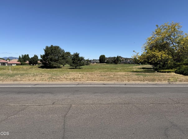 Robert Trent Jones Boulevard, Eagle Point, OR 97524