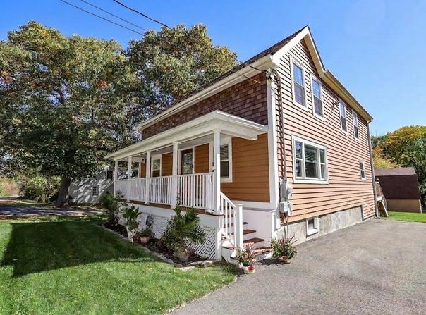 11 Ash Street, Londonderry, NH 03053