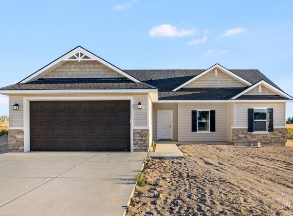 290 Locust St, Hazelton, ID 83335