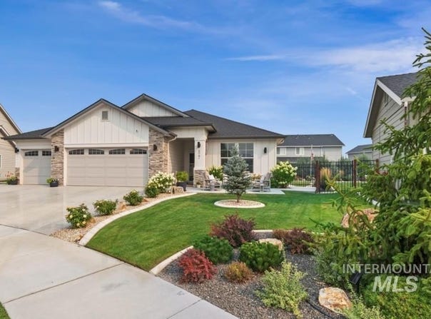 827 N Chastain Ln, Eagle, ID 83616