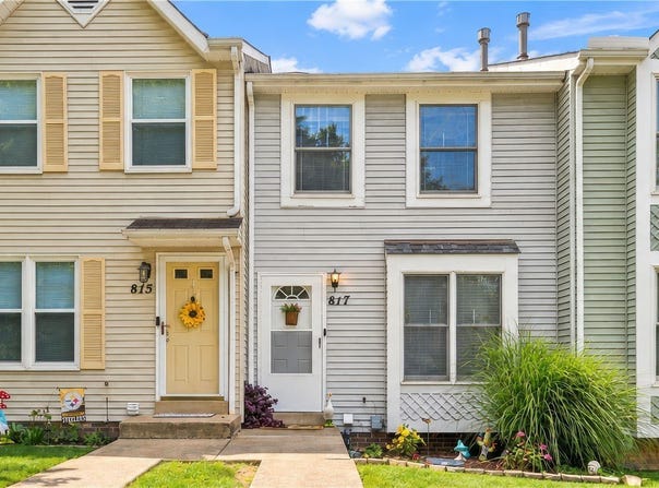 817 Elm Ct, Oakdale, PA 15071