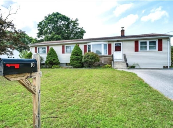 16 Marigold Drive, Warwick, RI 02889