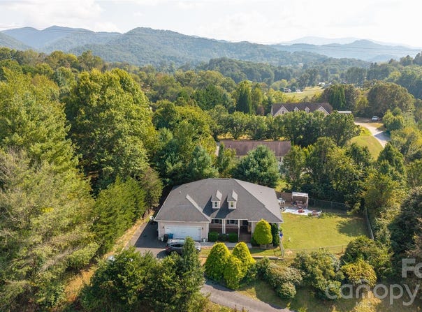 91 Crestview Street, Canton, NC 28716