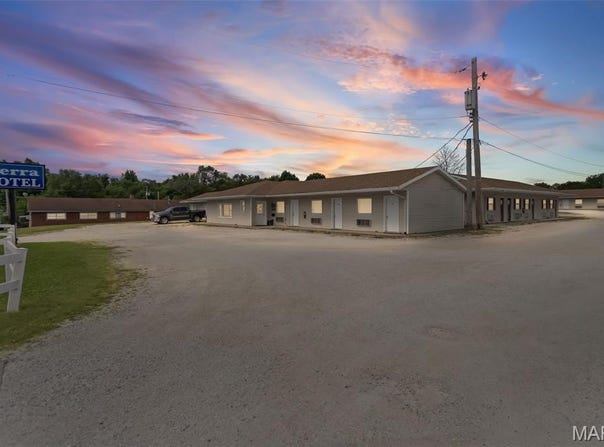 1215 S Fifth, Carrollton, IL 62016