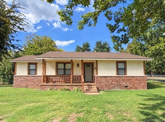 809 E Boone, Tahlequah, OK 74464