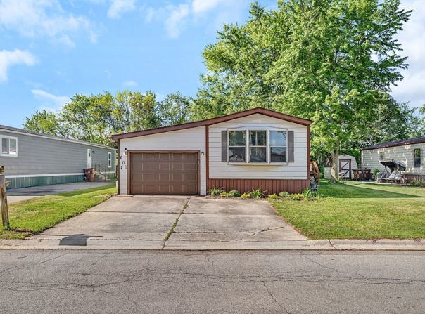 606 Tanglewood Road, Matteson, IL 60443