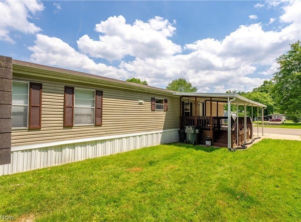 62 Redwood Drive, Beloit, OH 44609