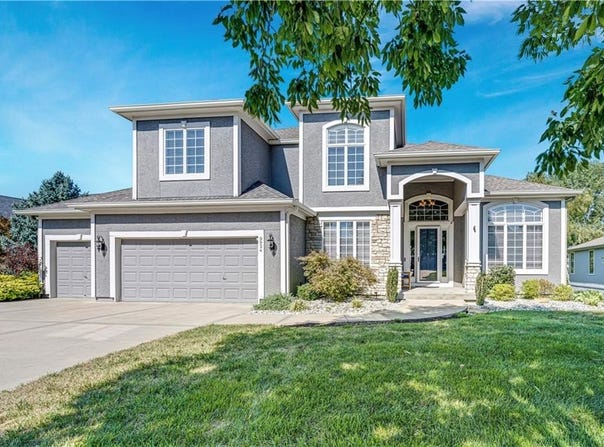 9924 Skyview Lane, Lenexa, KS 66220