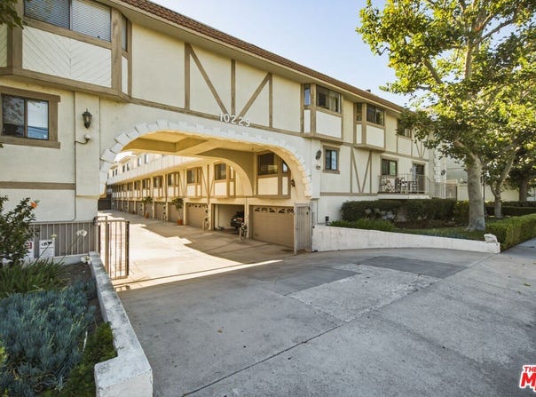 10229 Variel Ave, Chatsworth, CA 91311
