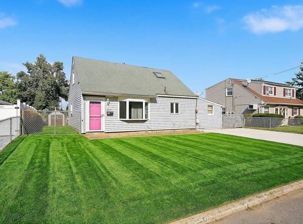 11 Kendall Drive, Parlin, NJ 08859
