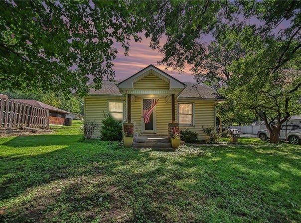 2913 S 40th Terrace, St Joseph, MO 64503