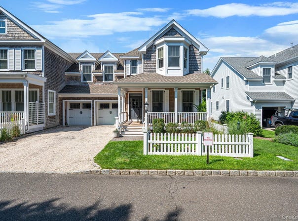 24 Pond Crossing, Southampton, NY 11968