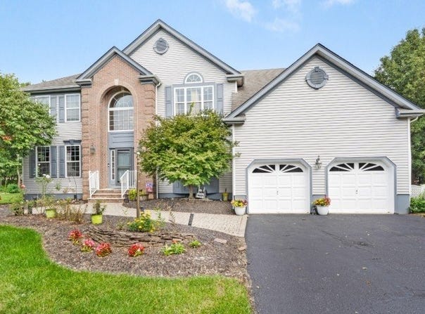 74 Macfarlane Cir, Monroe Twp., NJ 08831-3548