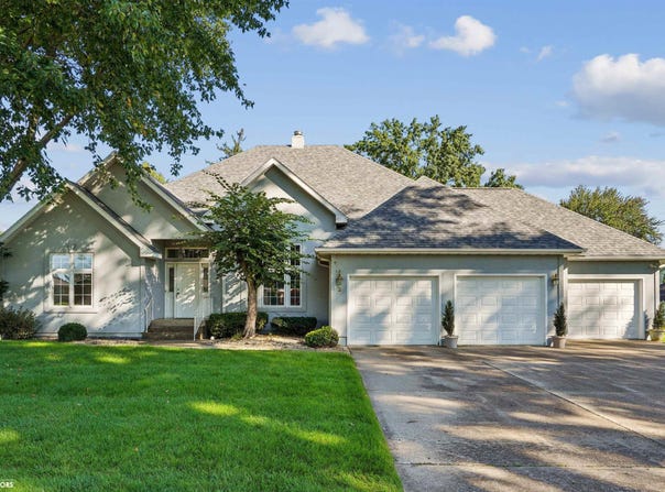 2 Old Colony Road, Burlington, IA 52601