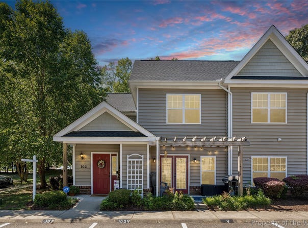 102 Lakeview Cv, Smithfield, VA 23430