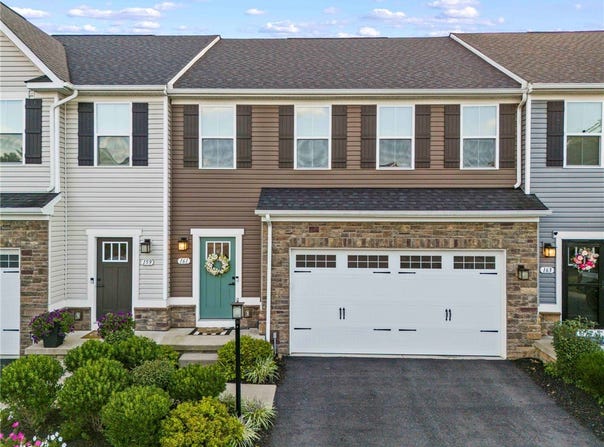 161 Black Oak Ln, Cecil, PA 15057