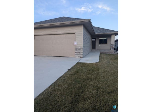 7504 W Flowerfields Pl, Sioux Falls, SD 57106