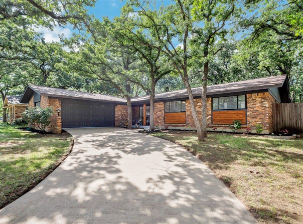 612 Circleview Drive S, Hurst, TX 76054