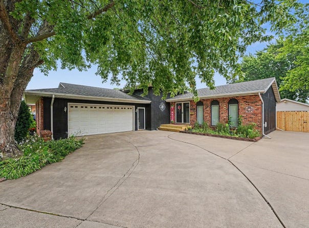 9425 Larch Drive, Munster, IN 46321