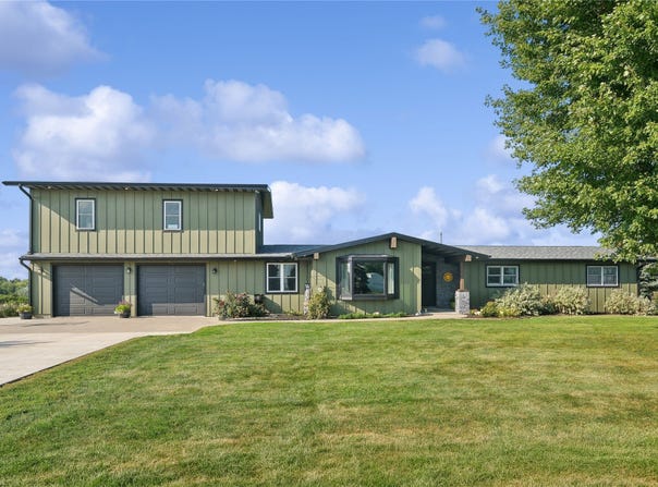 1997 Highway T38 S, Grinnell, IA 50112
