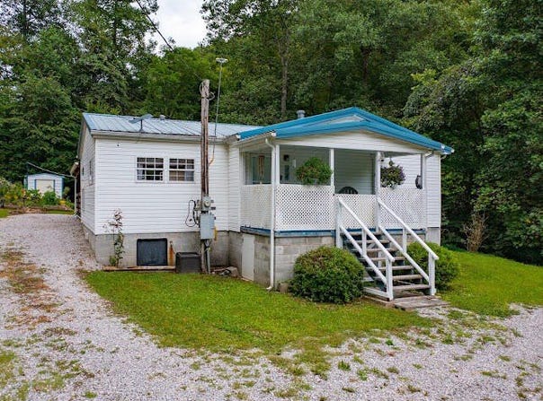 831 Beech Bottom Road, Wooton, KY 41776