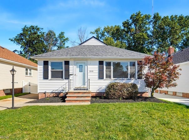 2918 Park Drive, Parma, OH 44134