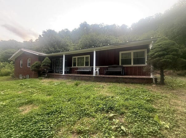 1395 Lower Pompey Road, Shelbiana, KY 41562