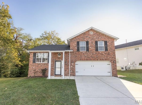 2018 Woodstream Drive, O'Fallon, IL 62269