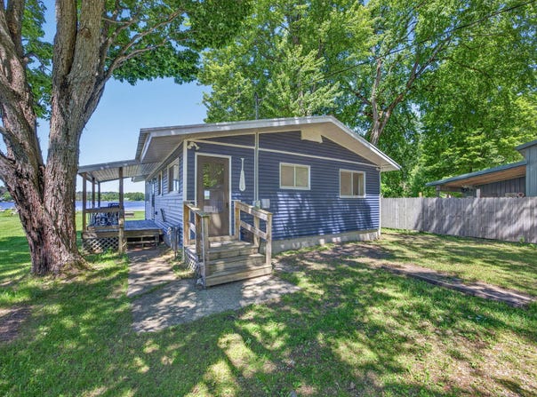 2864 Pleasant Lake Shore Drive, Cadillac, MI 49601