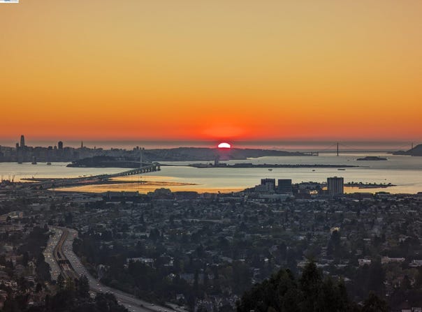 8 Starview Dr, Oakland, CA 94618