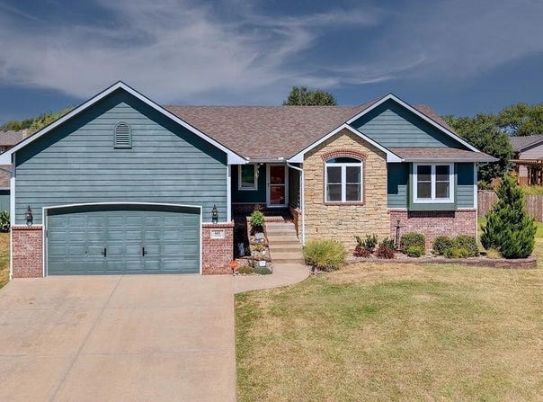 611 Cleek Ct, Winfield, KS 67156
