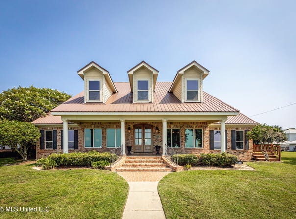 435 E Beach Drive, Ocean Springs, MS 39564