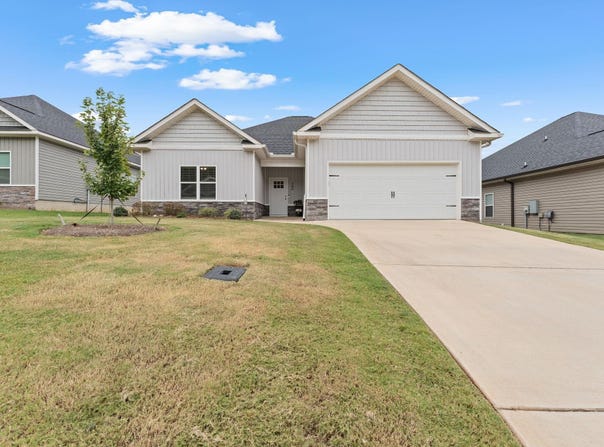 106 Garrett Lane, Bonaire, GA 31005