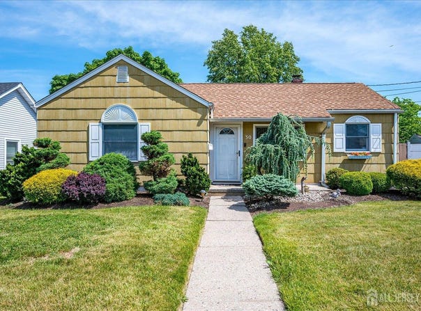 30 Walnut Street, Edison, NJ 08817