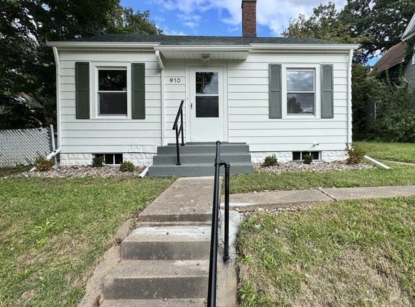 910 25th Street, Moline, IL 61265