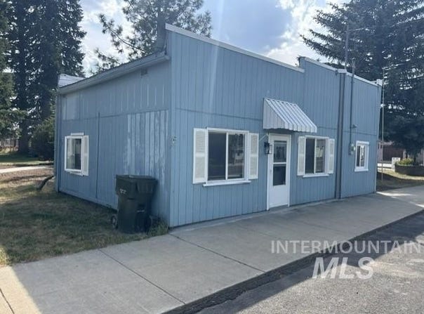506 4th Ave, Nezperce, ID 83543