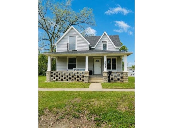 1085 Davis St., Barry, IL 62312