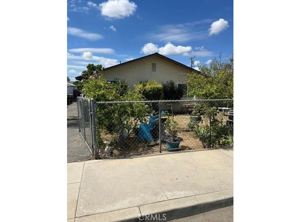 2819 Monterey, Bakersfield, CA 93306